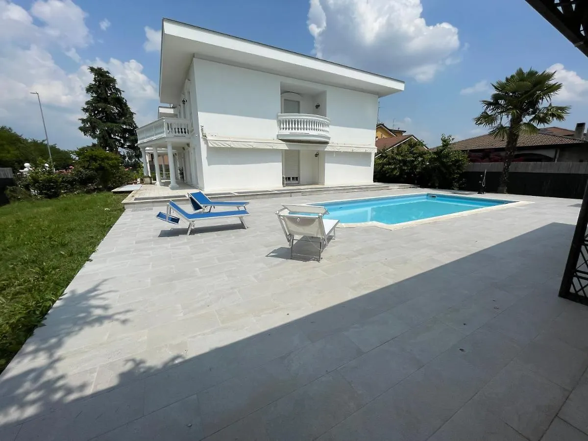 Appartamento White House Lainate 0*,