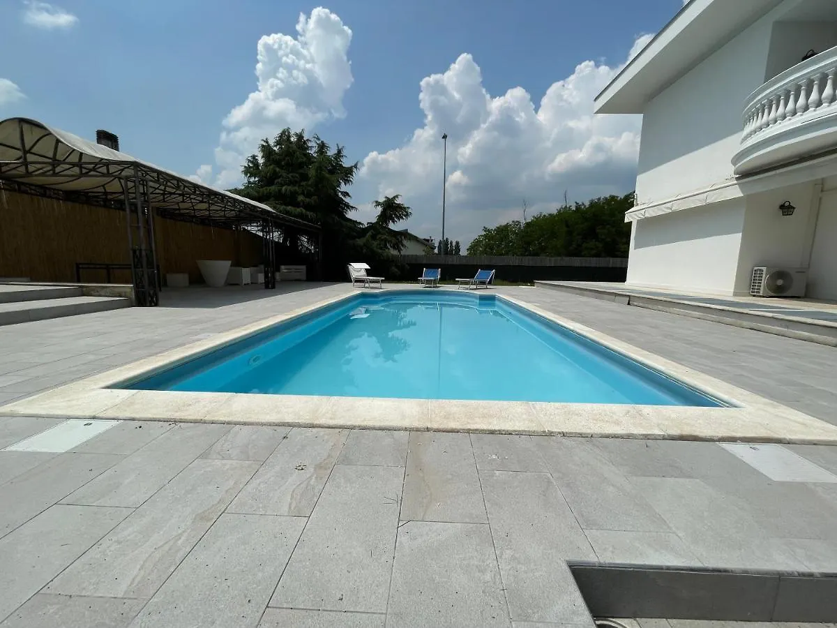 Appartamento White House Lainate 0*,  Italia