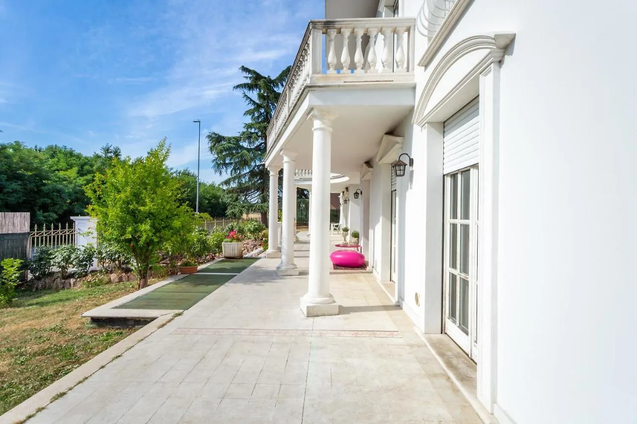 White House Apartment Lainate 0*,  Italy