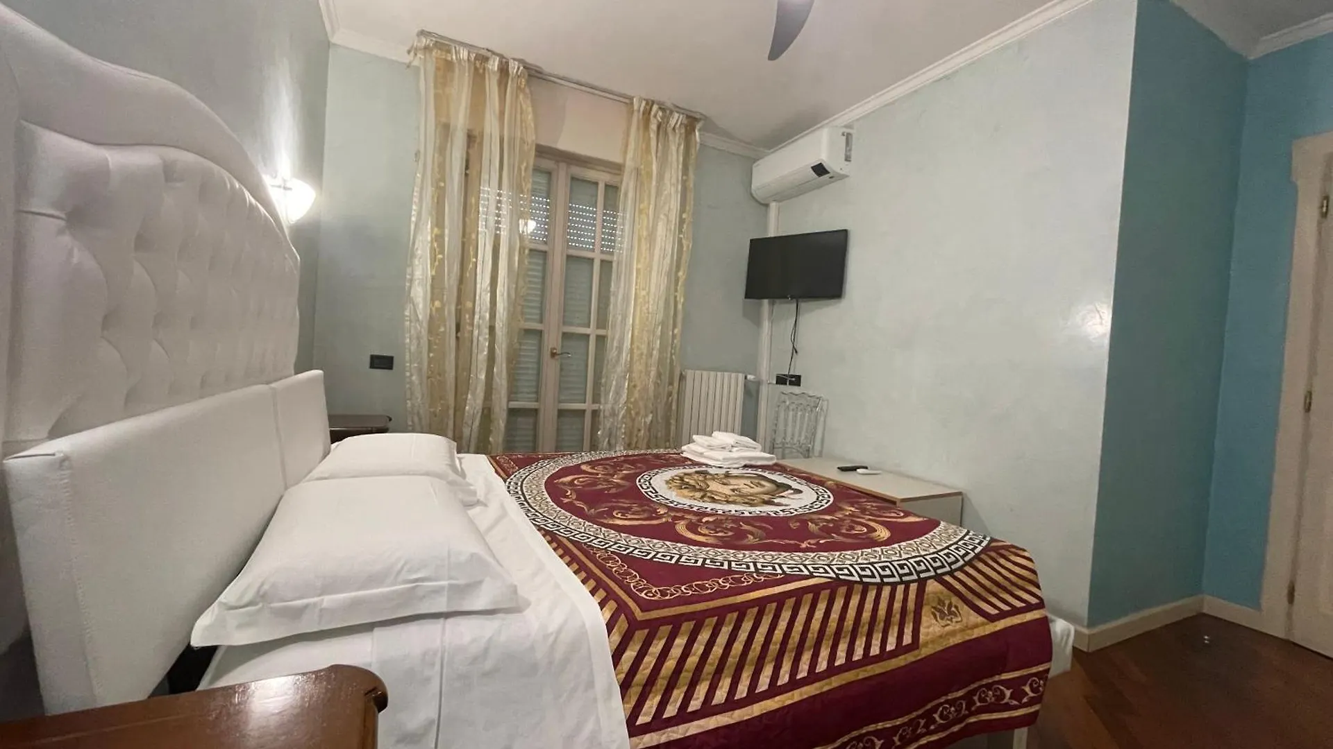 White House Apartment Lainate 0*,
